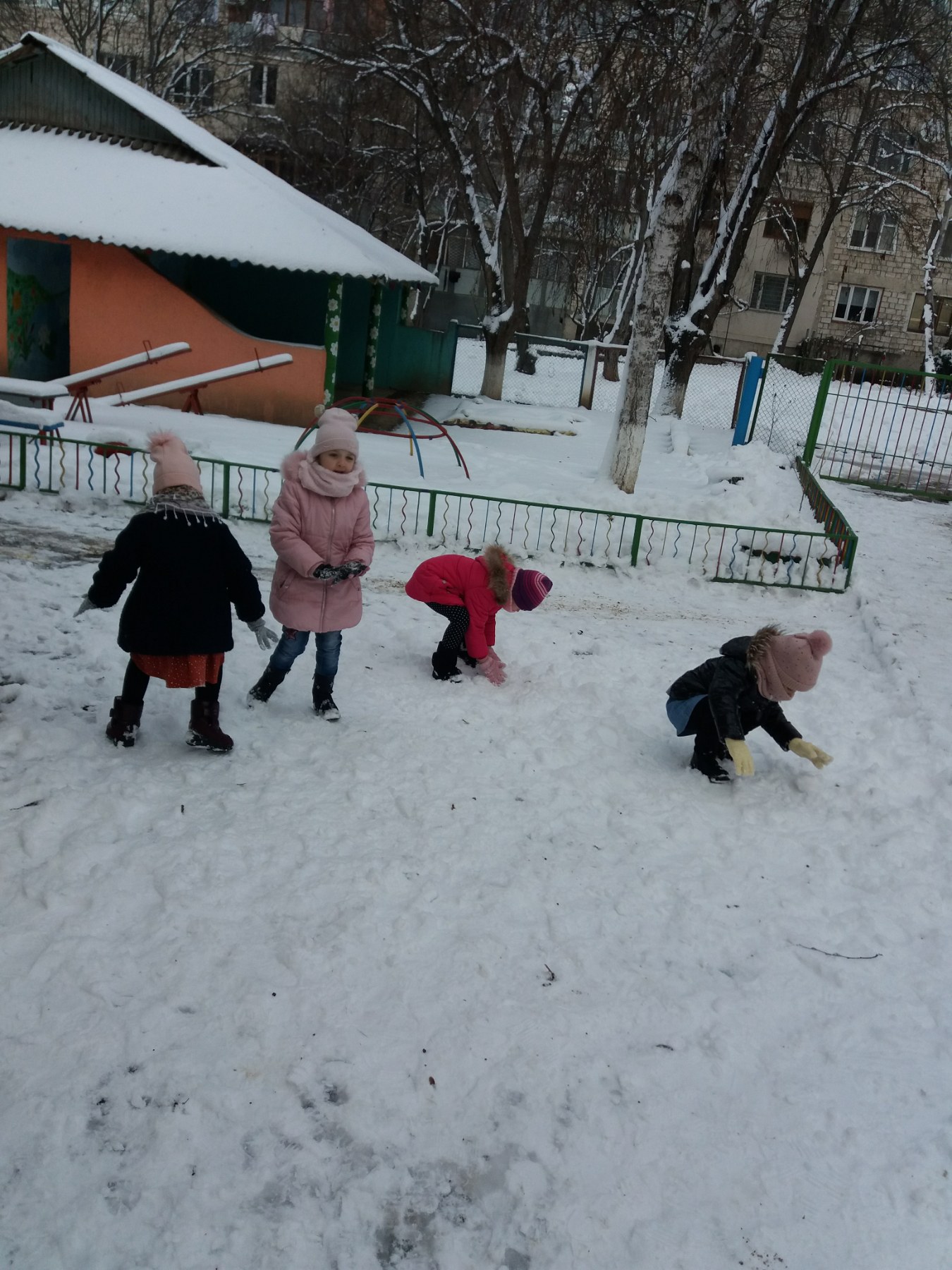 ❄ Astăzi e o zi superbă și frumoasă de iarnă…e un anotimp minunat, alb și curat, plin de emoții și realizări frumoase…❄❄❄